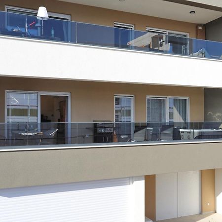 Apartment Relex With Pool & Jacuzzi Привлака Экстерьер фото
