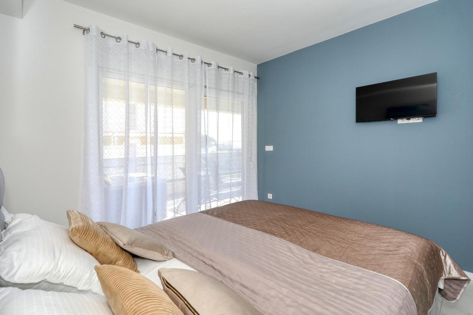 Apartment Relex With Pool & Jacuzzi Привлака Экстерьер фото