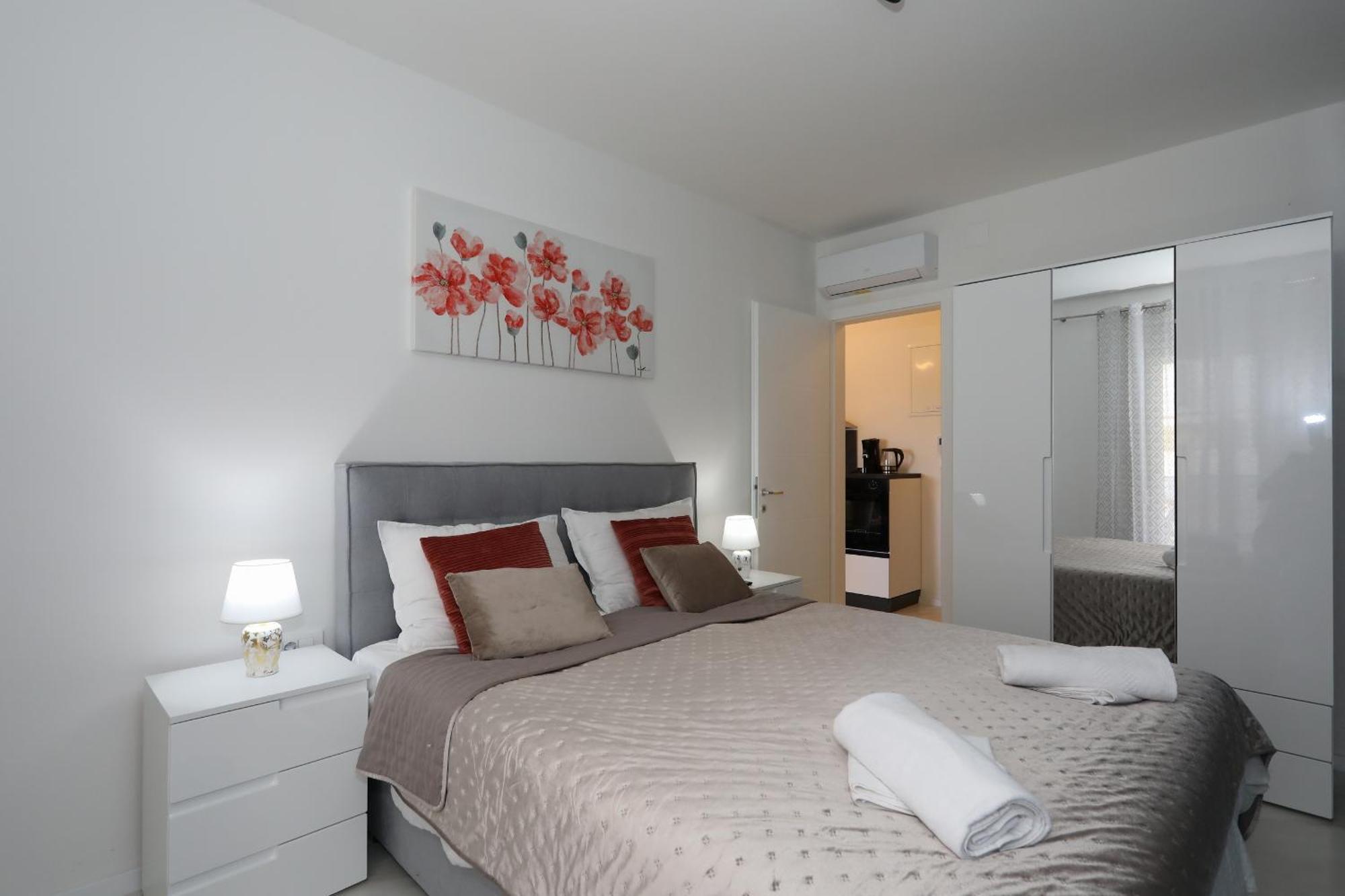 Apartment Relex With Pool & Jacuzzi Привлака Экстерьер фото